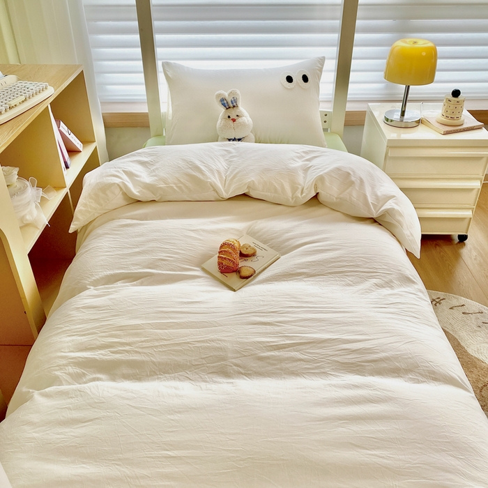 91家纺网 家纺一手货源 找家纺 悦织湾家纺 2025新款水洗棉纯色条纹小眼睛学生宿舍三件套 小眼睛奶白