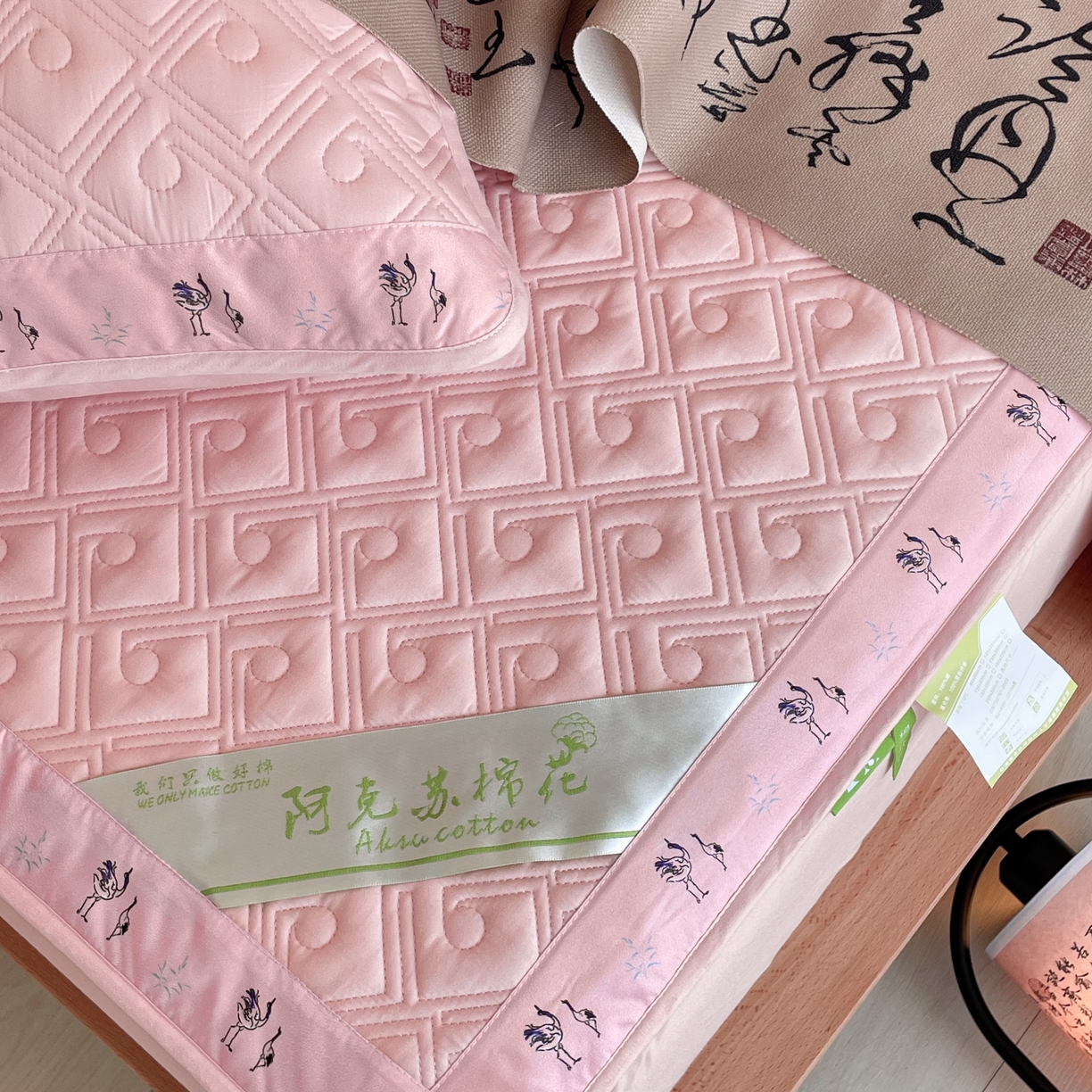 91家纺网 家纺一手货源 找家纺 豪选家纺 2025最新上市秋冬新品爆款国风纯棉新疆棉夹棉床笠四季款   国风-玉色