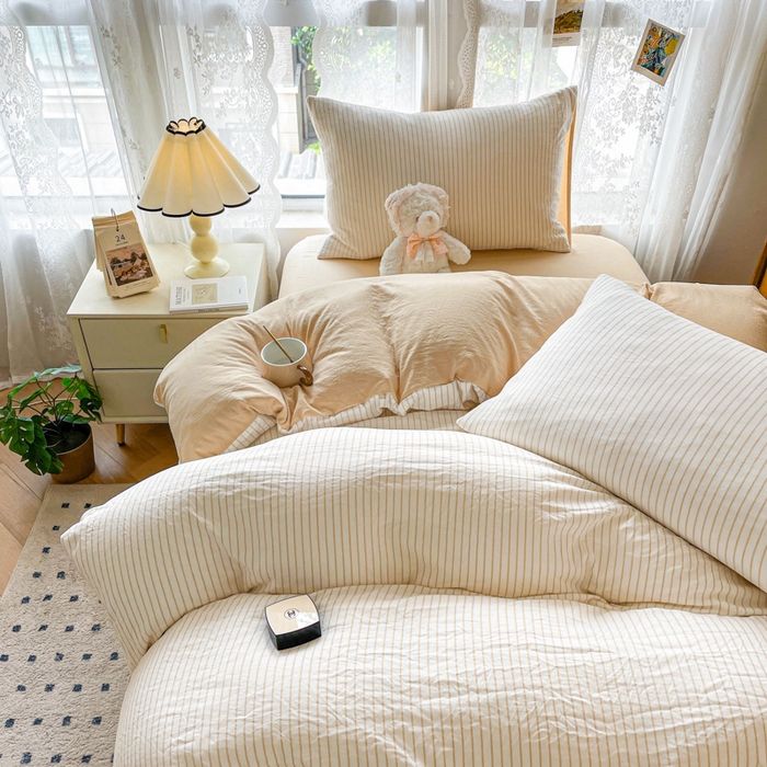 91家纺网 家纺一手货源 找家纺 悦织湾家纺 2025新款水洗棉纯色条纹小眼睛学生宿舍三件套 良品条纹驼