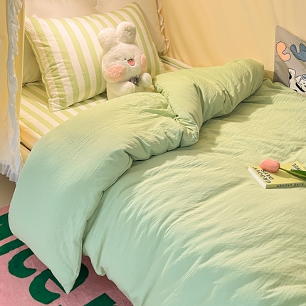 91家纺网 家纺一手货源 找家纺 悦织湾家纺 2025新款水洗棉纯色条纹小眼睛学生宿舍三件套 果绿中条