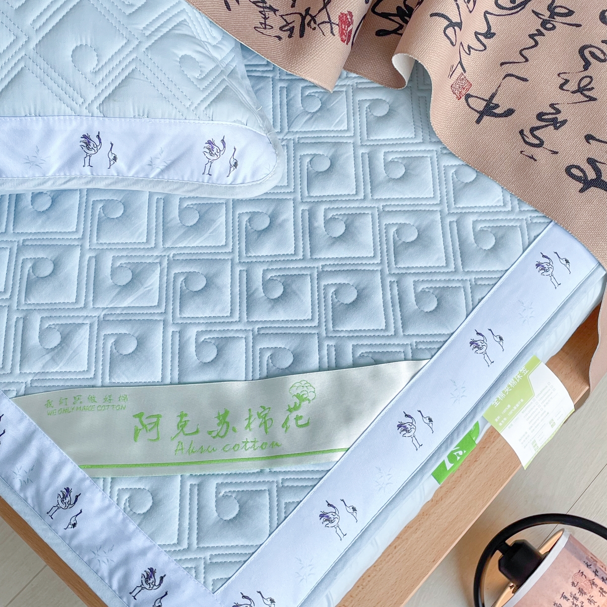 91家纺网 家纺一手货源 找家纺 豪选家纺 2025最新上市秋冬新品爆款国风纯棉新疆棉夹棉床笠四季款   国风-浅蓝