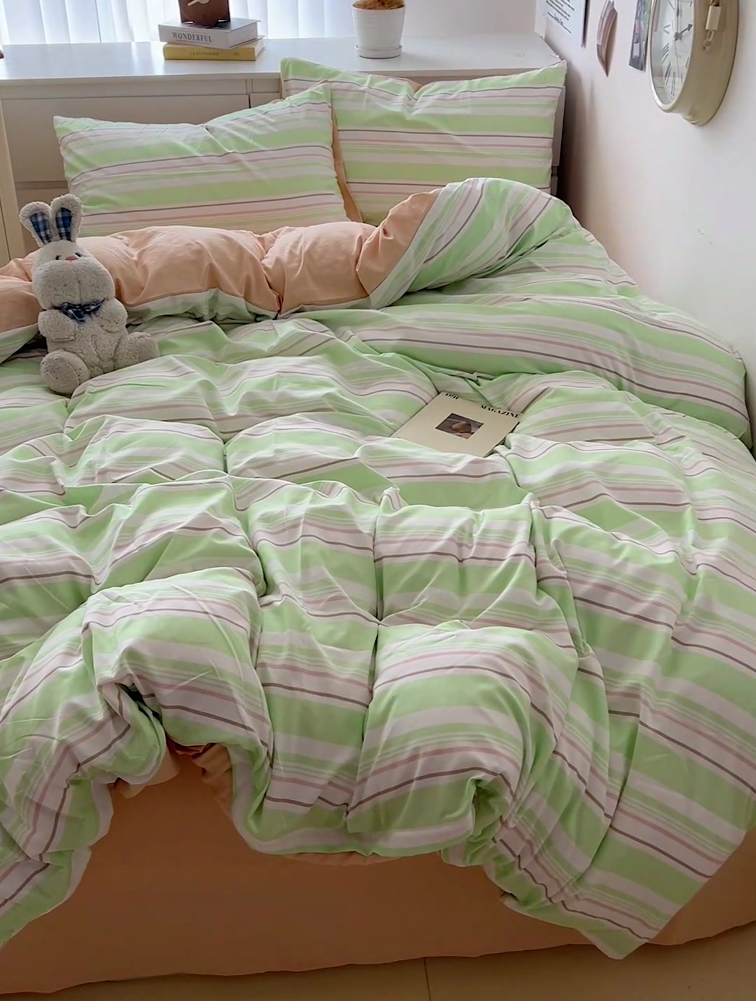 91家纺网 家纺一手货源 找家纺 卡迪熊家纺 2024新款亲肤水洗m学生四件套 条纹-绿拼杏