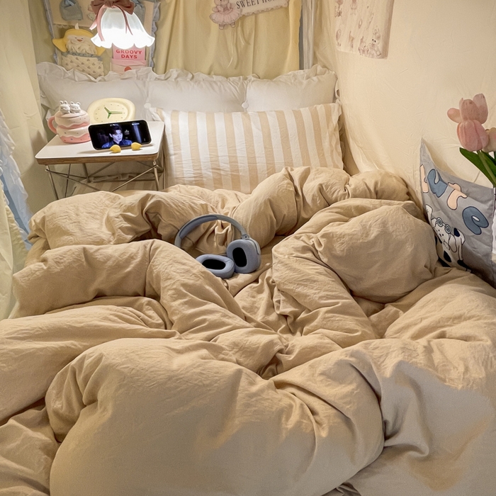 91家纺网 家纺一手货源 找家纺 悦织湾家纺 2025新款水洗棉纯色条纹小眼睛学生宿舍三件套 浅驼中条