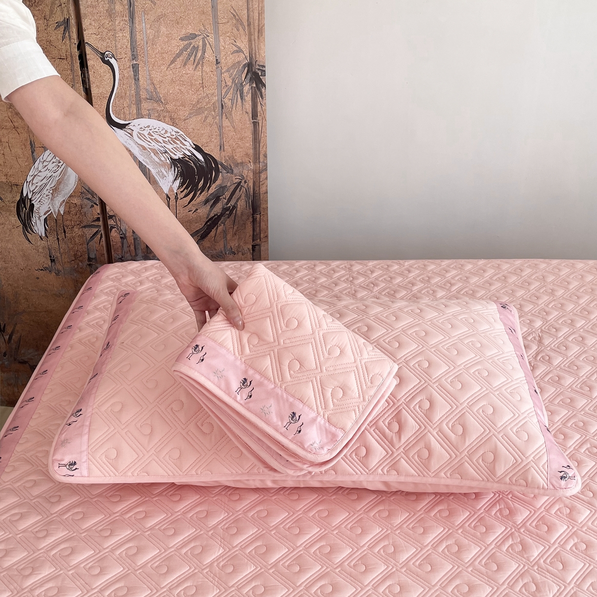 91家纺网 家纺一手货源 找家纺 豪选家纺 2025最新上市秋冬新品爆款国风纯棉新疆棉夹棉床笠四季款   国风-玉色