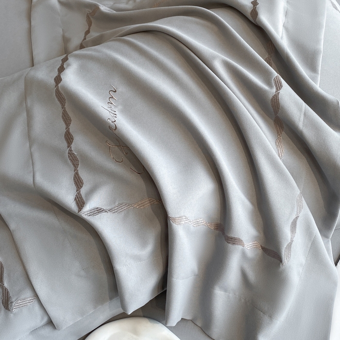 91家纺网 家纺一手货源 找家纺  青柚 2024新款亲肤棉磨毛轻奢刺绣四件套-邂逅 邂逅-绅士灰