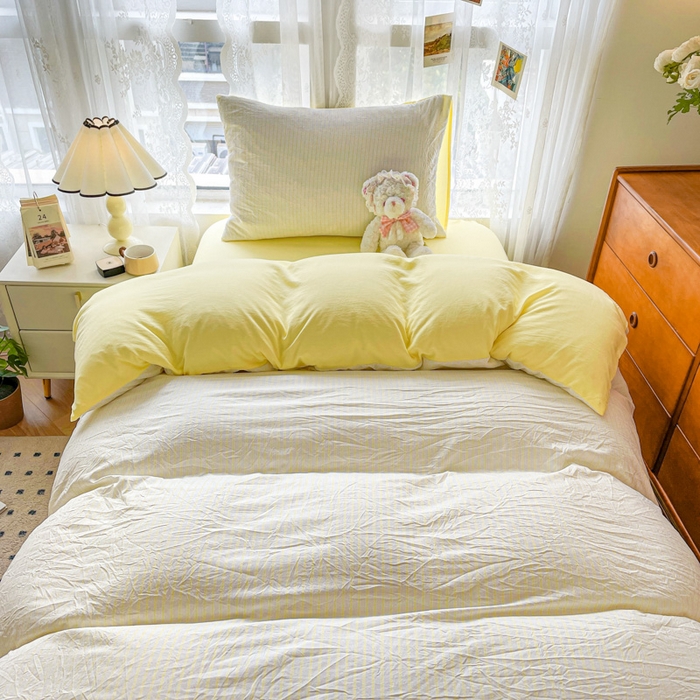 91家纺网 家纺一手货源 找家纺 悦织湾家纺 2025新款水洗棉纯色条纹小眼睛学生宿舍三件套 良品条纹奶黄