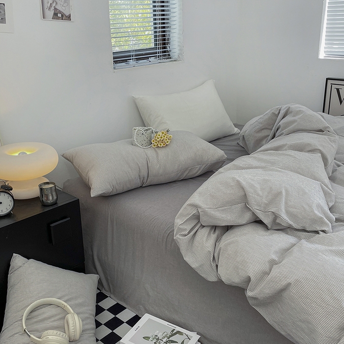 91家纺网 家纺一手货源 找家纺 2024新款A类全棉纯棉纯色双拼色织水洗棉四件套 浅灰密条