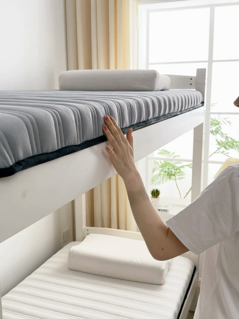 91家纺网 家纺一手货源 找家纺 布卢姆床垫 2025新款A类针织乳胶抗菌三明治无染学生床垫 无染-宾利蓝-学生