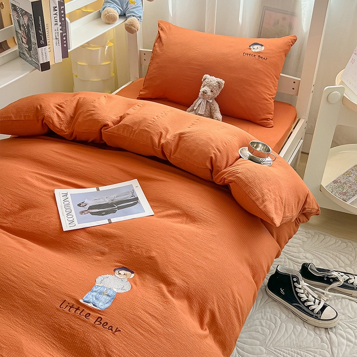 91家纺网 家纺一手货源 找家纺 眠帛家居 2024新款宿舍三件套水洗棉提花刺绣四件套熊先生 秋意红