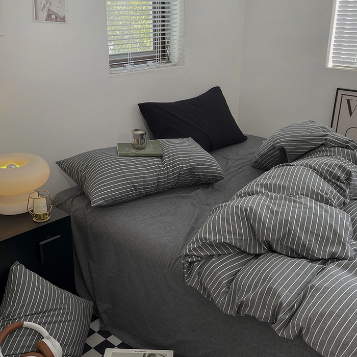 91家纺网 家纺一手货源 找家纺 2024新款A类全棉纯棉纯色双拼色织水洗棉四件套 灰细条