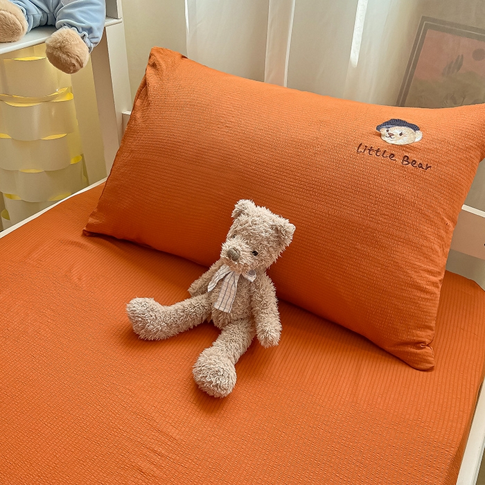 91家纺网 家纺一手货源 找家纺 眠帛家居 2024新款宿舍三件套水洗棉提花刺绣四件套熊先生 秋意红