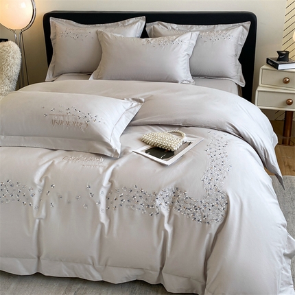 91家纺网 家纺一手货源 找家纺 金牛座 2025新款长绒棉全棉刺绣四件套【配礼盒】 名仕-烟灰