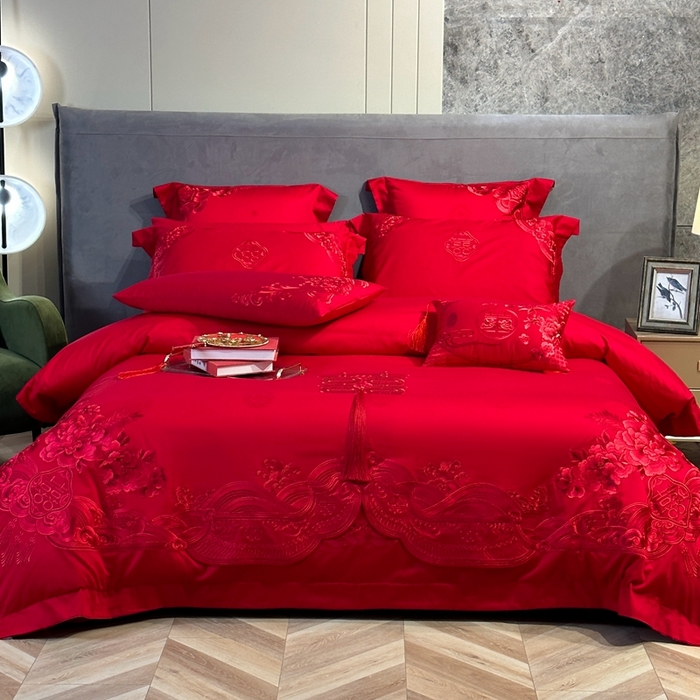 91家纺网 家纺一手货源 找家纺 美娘阁 2025新款长绒棉贡缎提花款新中式古典韵味精美刺绣婚庆四件套多件套 花开并蒂(红）