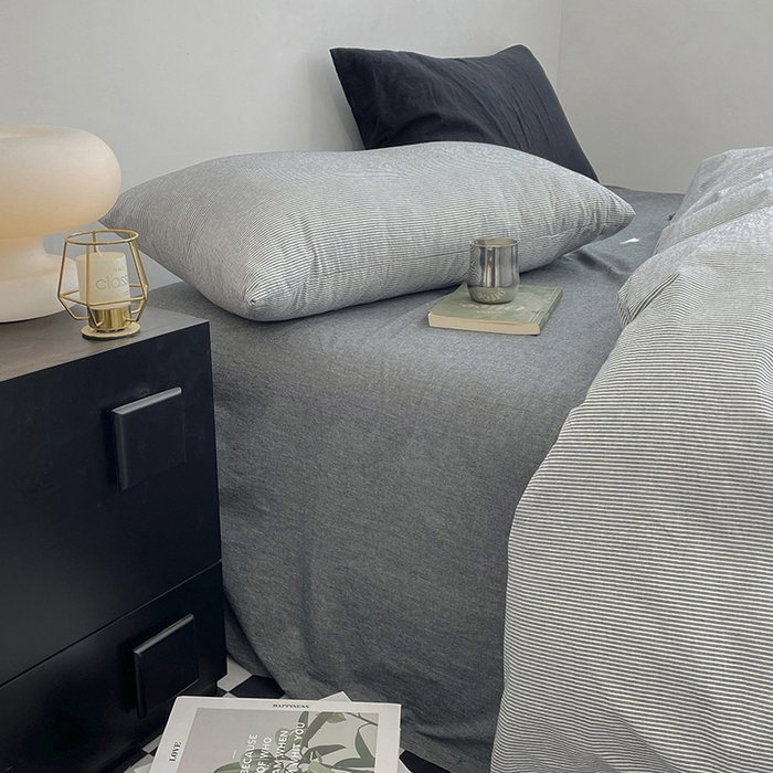 91家纺网 家纺一手货源 找家纺 2024新款A类全棉纯棉纯色双拼色织水洗棉四件套 深灰密条