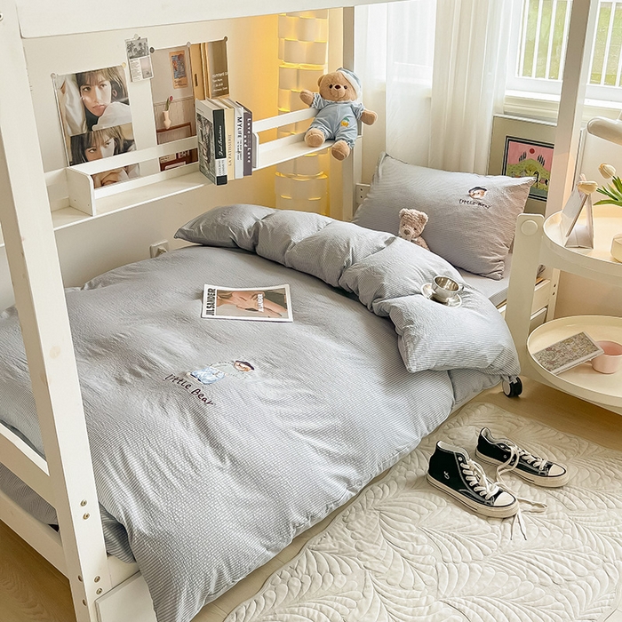 91家纺网 家纺一手货源 找家纺 眠帛家居 2024新款宿舍三件套水洗棉提花刺绣四件套熊先生 雾灰