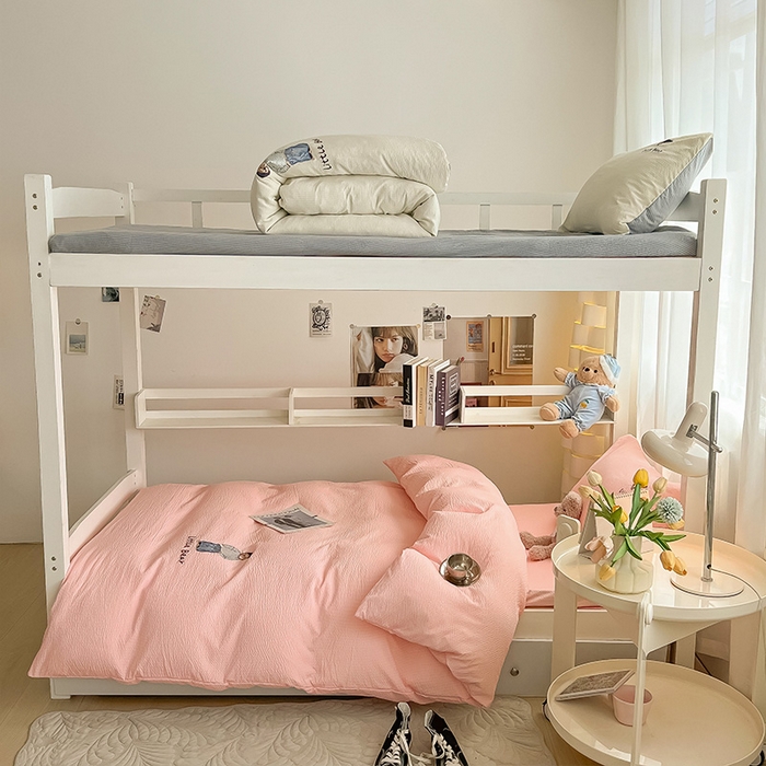 91家纺网 家纺一手货源 找家纺 眠帛家居 2024新款宿舍三件套水洗棉提花刺绣四件套熊先生 奶油粉