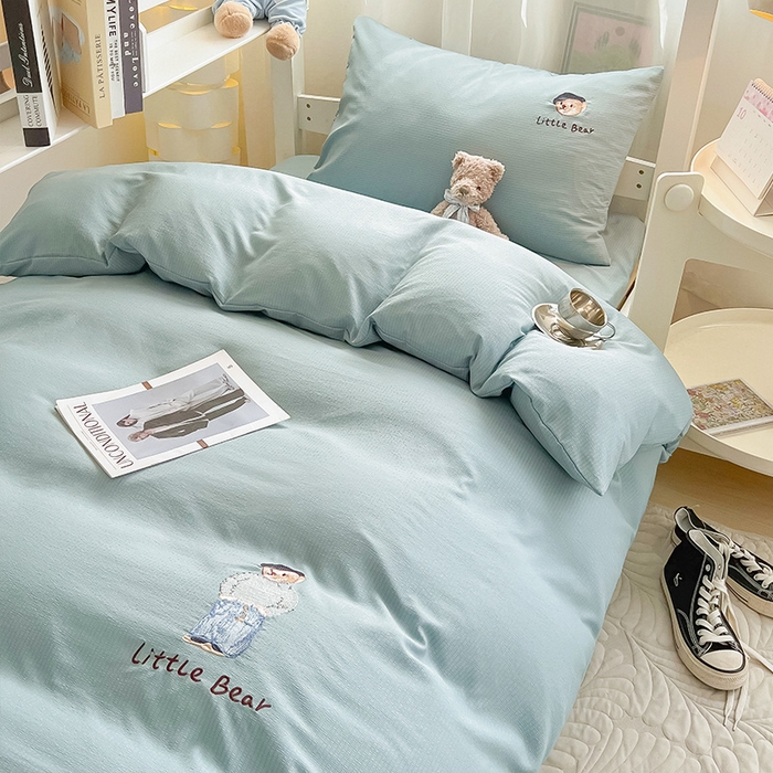 91家纺网 家纺一手货源 找家纺 眠帛家居 2024新款宿舍三件套水洗棉提花刺绣四件套熊先生 繁星蓝