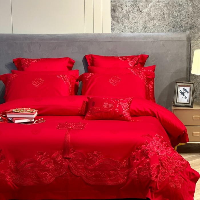 91家纺网 家纺一手货源 找家纺 美娘阁 2025新款长绒棉贡缎提花款新中式古典韵味精美刺绣婚庆四件套多件套 花开并蒂(红）