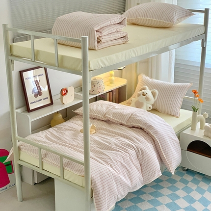 91家纺网 家纺一手货源 找家纺 莱茵家居 2024新款A类全棉色织水洗棉贝壳边三件套 粉苏条