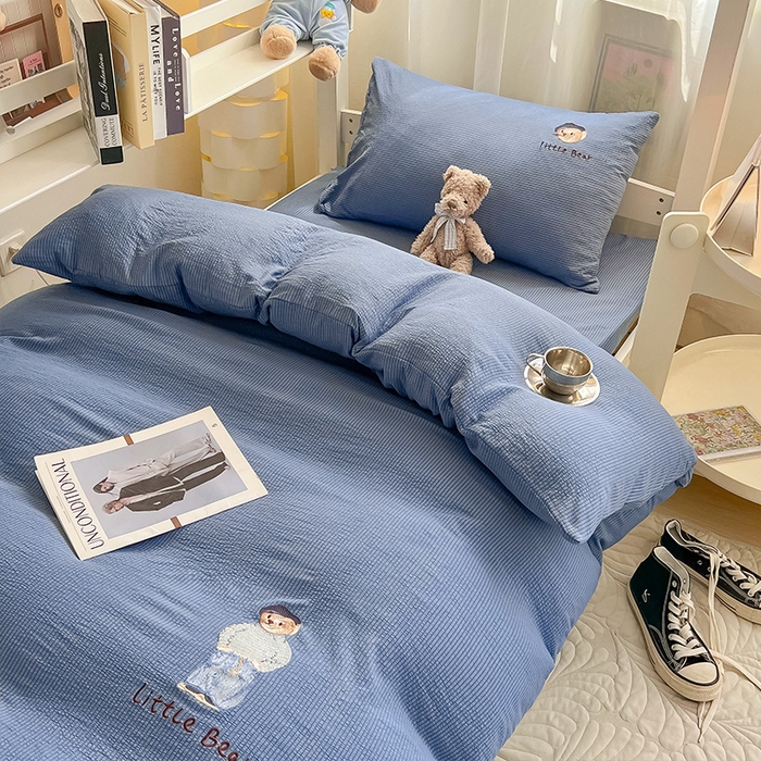 91家纺网 家纺一手货源 找家纺 （总）眠帛家居 2024新款宿舍三件套水洗棉提花刺绣四件套熊先生