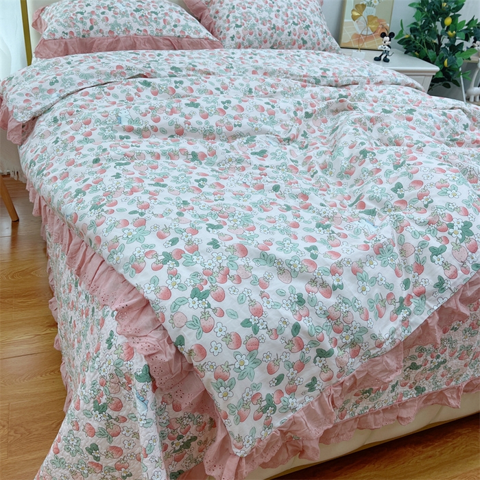 91家纺网 家纺一手货源 找家纺 暖居 2024新款砂洗棉花被套全棉床盖四件套绗缝夹棉纯棉床盖三件套草莓多多