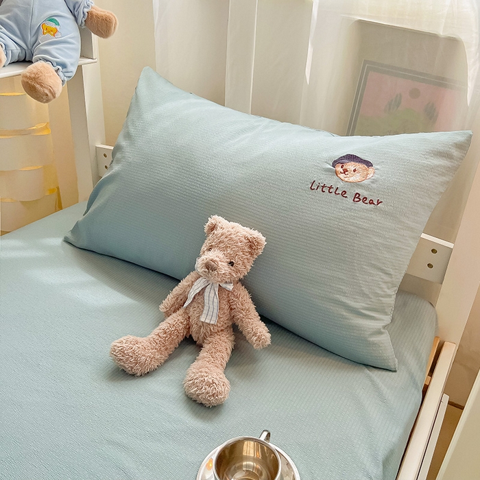 91家纺网 家纺一手货源 找家纺 眠帛家居 2024新款宿舍三件套水洗棉提花刺绣四件套熊先生 繁星蓝