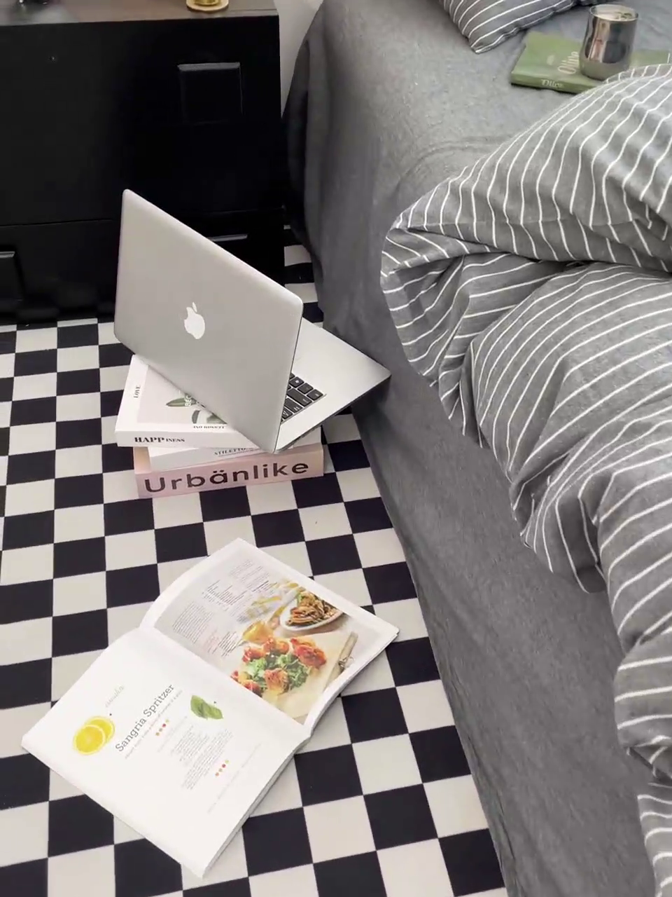 91家纺网 家纺一手货源 找家纺 2024新款A类全棉纯棉纯色双拼色织水洗棉四件套 灰细条