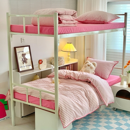 91家纺网 家纺一手货源 找家纺 莱茵家居 2024新款A类全棉色织水洗棉贝壳边三件套 蜜桃粉细条