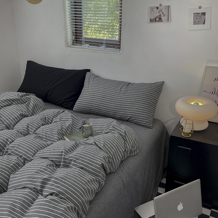 91家纺网 家纺一手货源 找家纺 2024新款A类全棉纯棉纯色双拼色织水洗棉四件套 灰细条