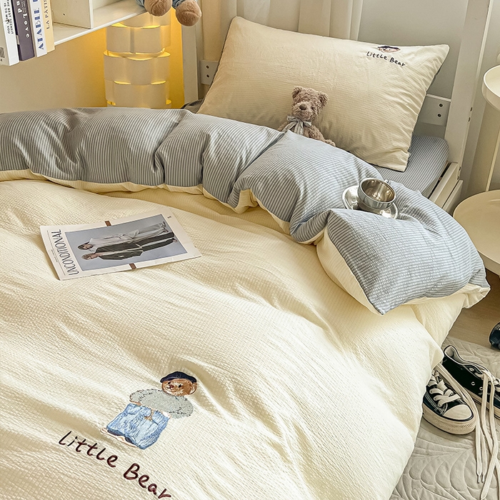 91家纺网 家纺一手货源 找家纺 眠帛家居 2024新款宿舍三件套水洗棉提花刺绣四件套熊先生 奶杏-雾灰