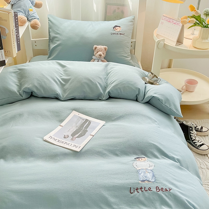 91家纺网 家纺一手货源 找家纺 眠帛家居 2024新款宿舍三件套水洗棉提花刺绣四件套熊先生 繁星蓝