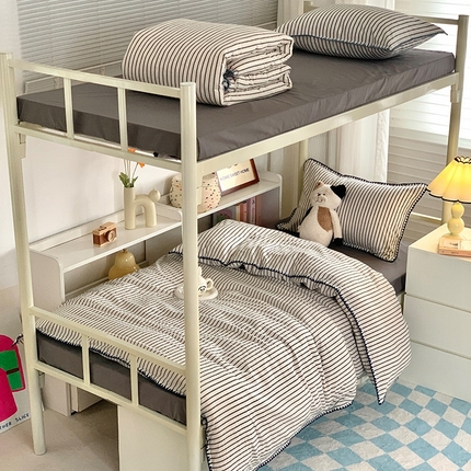 91家纺网 家纺一手货源 找家纺 莱茵家居 2024新款A类全棉色织水洗棉贝壳边三件套 灰苏条