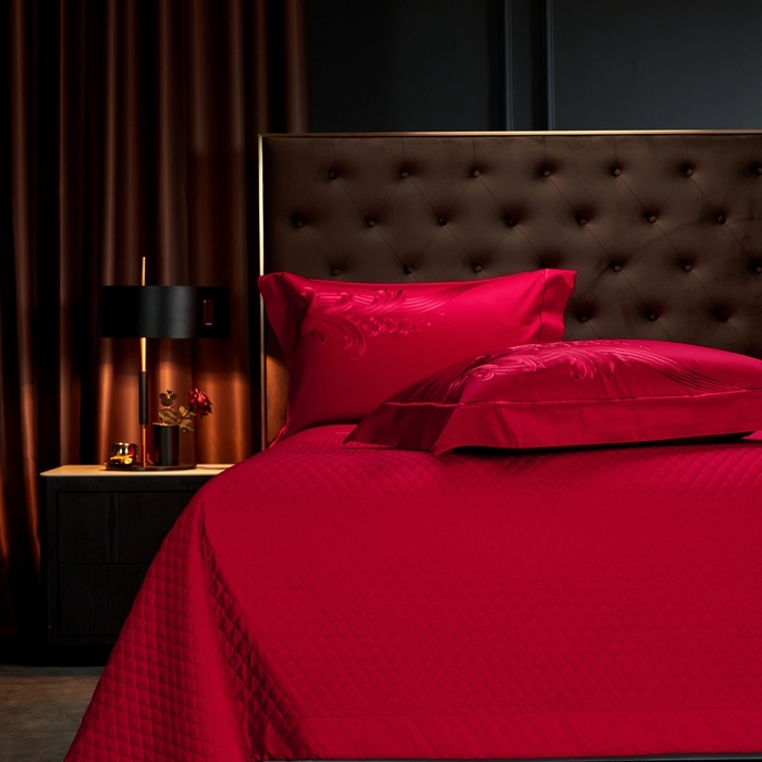 91家纺网 家纺一手货源 找家纺 美娘阁 2025新款长绒棉贡缎新中式古典韵味精美刺绣婚庆四件套多件套系列 玫瑰恋人（红）