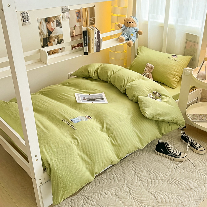 91家纺网 家纺一手货源 找家纺 眠帛家居 2024新款宿舍三件套水洗棉提花刺绣四件套熊先生 果绿