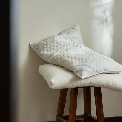 91家纺网 家纺一手货源 找家纺 （总）子和家居 2024新款【有鱼】棉麻苦荞枕 A款