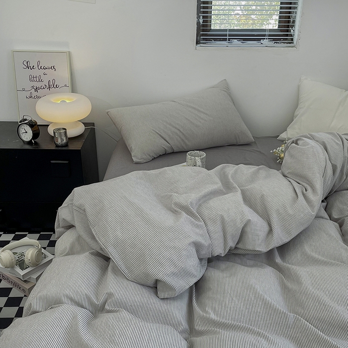 91家纺网 家纺一手货源 找家纺 2024新款A类全棉纯棉纯色双拼色织水洗棉四件套 浅灰密条