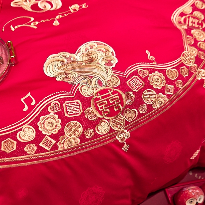 91家纺网 家纺一手货源 找家纺 美娘阁 2025新款长绒棉贡缎提花款新中式古典韵味精美刺绣婚庆四件套多件套 爱意浓浓（金）