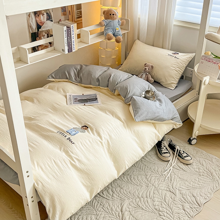 91家纺网 家纺一手货源 找家纺 眠帛家居 2024新款宿舍三件套水洗棉提花刺绣四件套熊先生 奶杏-雾灰