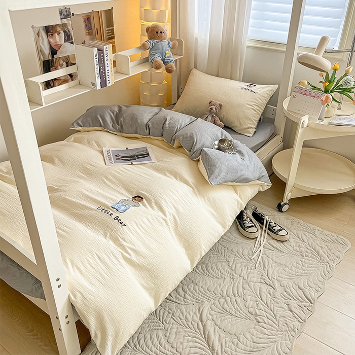 91家纺网 家纺一手货源 找家纺 眠帛家居 2024新款宿舍三件套水洗棉提花刺绣四件套熊先生 奶杏-雾灰