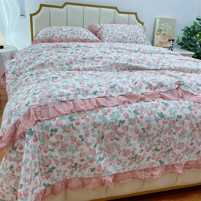 91家纺网 家纺一手货源 找家纺 暖居 2024新款砂洗棉花被套全棉床盖四件套绗缝夹棉纯棉床盖三件套草莓多多