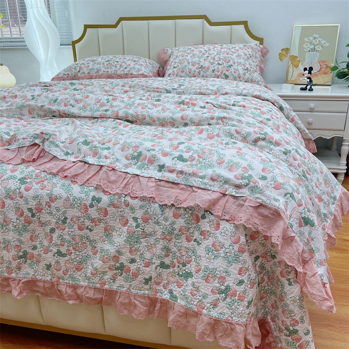 91家纺网 家纺一手货源 找家纺 暖居 2024新款砂洗棉花被套全棉床盖四件套绗缝夹棉纯棉床盖三件套草莓多多