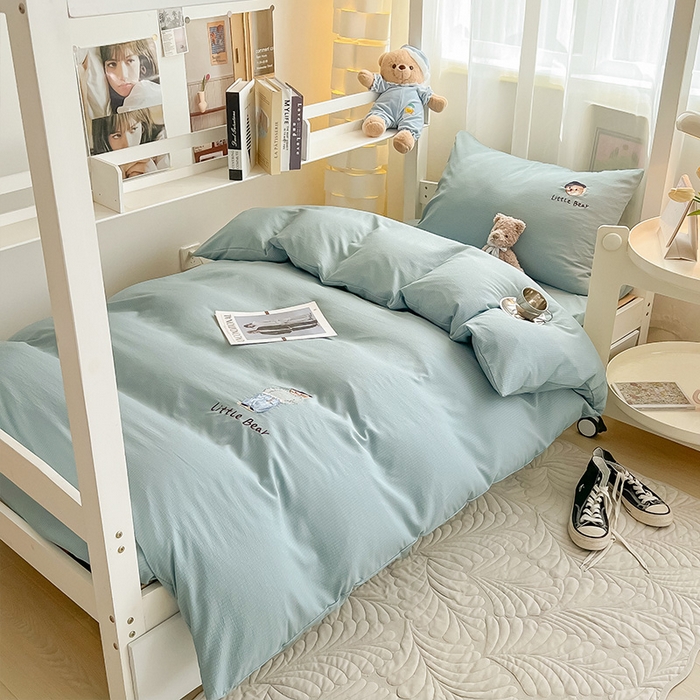 91家纺网 家纺一手货源 找家纺 眠帛家居 2024新款宿舍三件套水洗棉提花刺绣四件套熊先生 繁星蓝