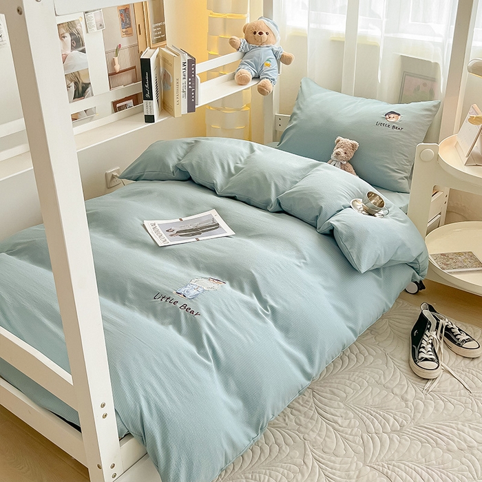 91家纺网 家纺一手货源 找家纺 眠帛家居 2024新款宿舍三件套水洗棉提花刺绣四件套熊先生 繁星蓝