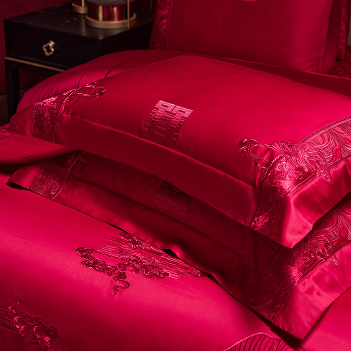 91家纺网 家纺一手货源 找家纺 美娘阁 2025新款长绒棉贡缎新中式古典韵味精美刺绣婚庆四件套多件套系列 家大业大（酒红色）