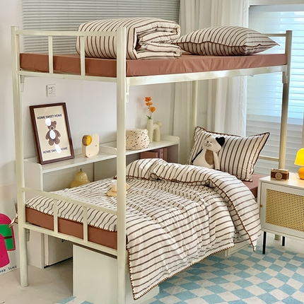 91家纺网 家纺一手货源 找家纺 莱茵家居 2024新款A类全棉色织水洗棉贝壳边三件套 棕苏条