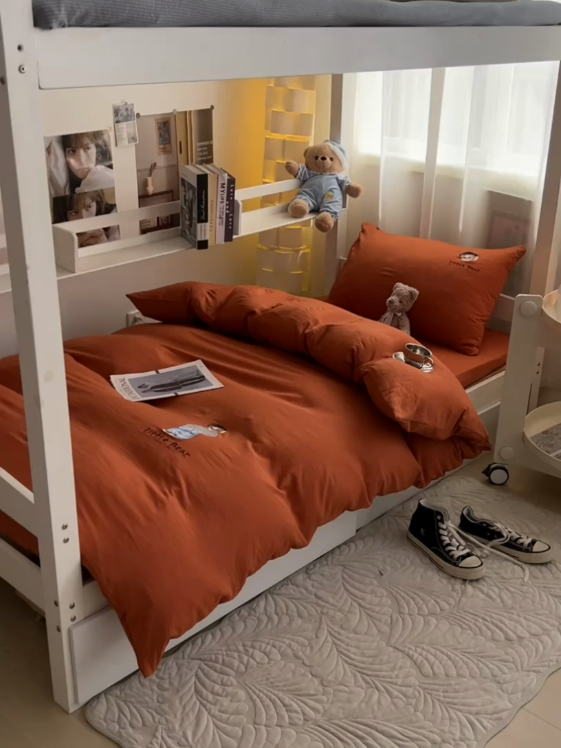 91家纺网 家纺一手货源 找家纺 眠帛家居 2024新款宿舍三件套水洗棉提花刺绣四件套熊先生 秋意红