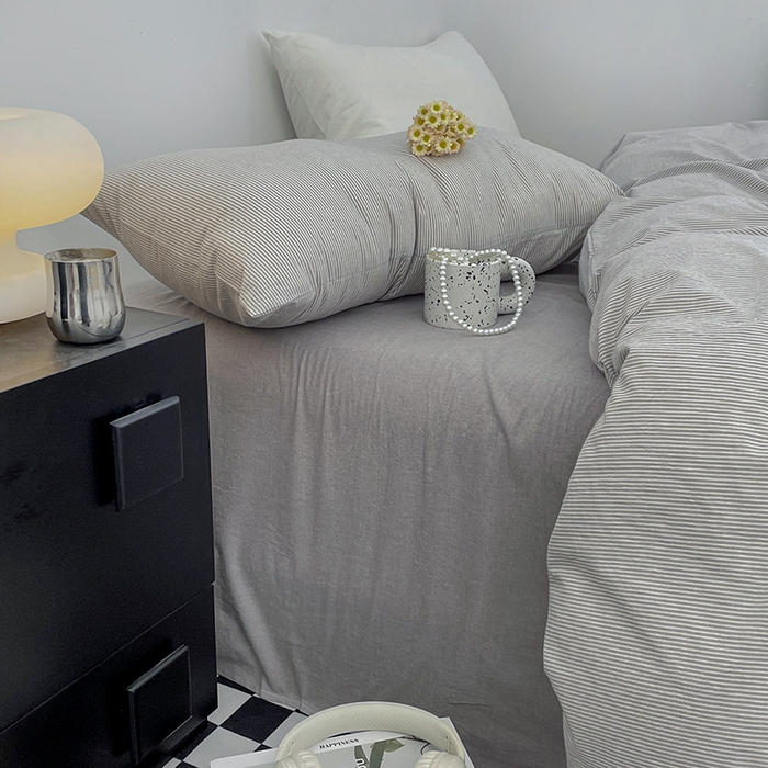 91家纺网 家纺一手货源 找家纺 2024新款A类全棉纯棉纯色双拼色织水洗棉四件套 浅灰密条