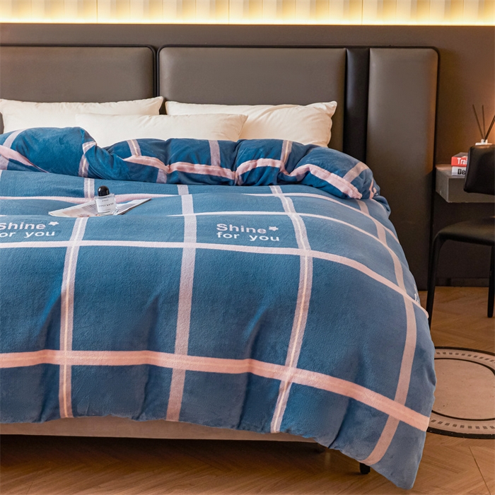 91家纺网 家纺一手货源 找家纺 董韵家纺 2025新款高克重全消光牛奶绒法莱绒金貂绒印花单品被套床裙四件套（提供买家秀） 为你发光-兰