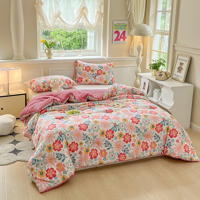 91家纺网 家纺一手货源 找家纺 居易简 2025新款水洗棉双层纱豆豆被加绒被子被芯直播豆豆绒被被子被芯冬被春秋被 青春绽放