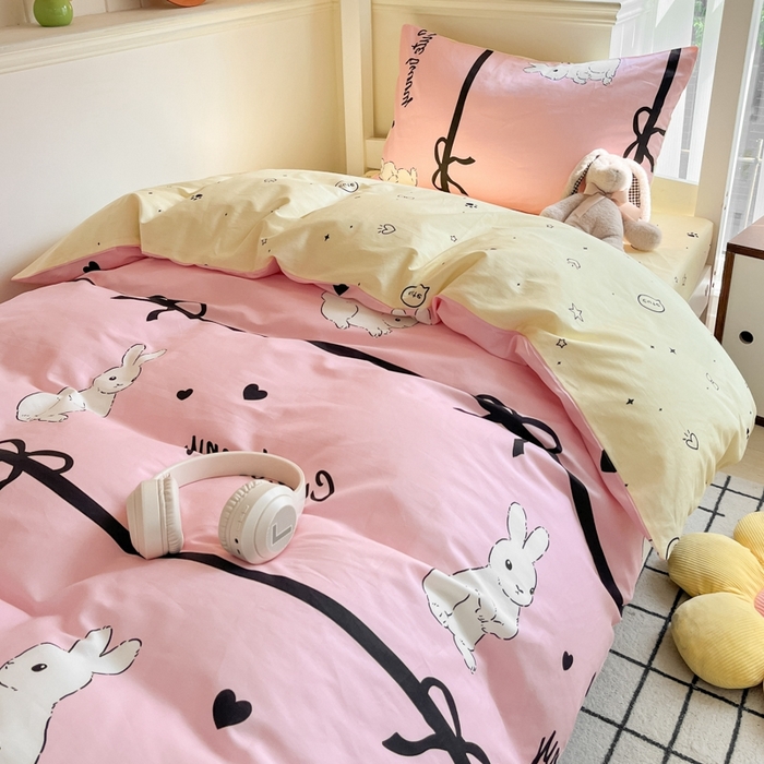 91家纺网 家纺一手货源 找家纺 吉象家纺 2025新款全棉印花款三件套 玉兔-浅粉